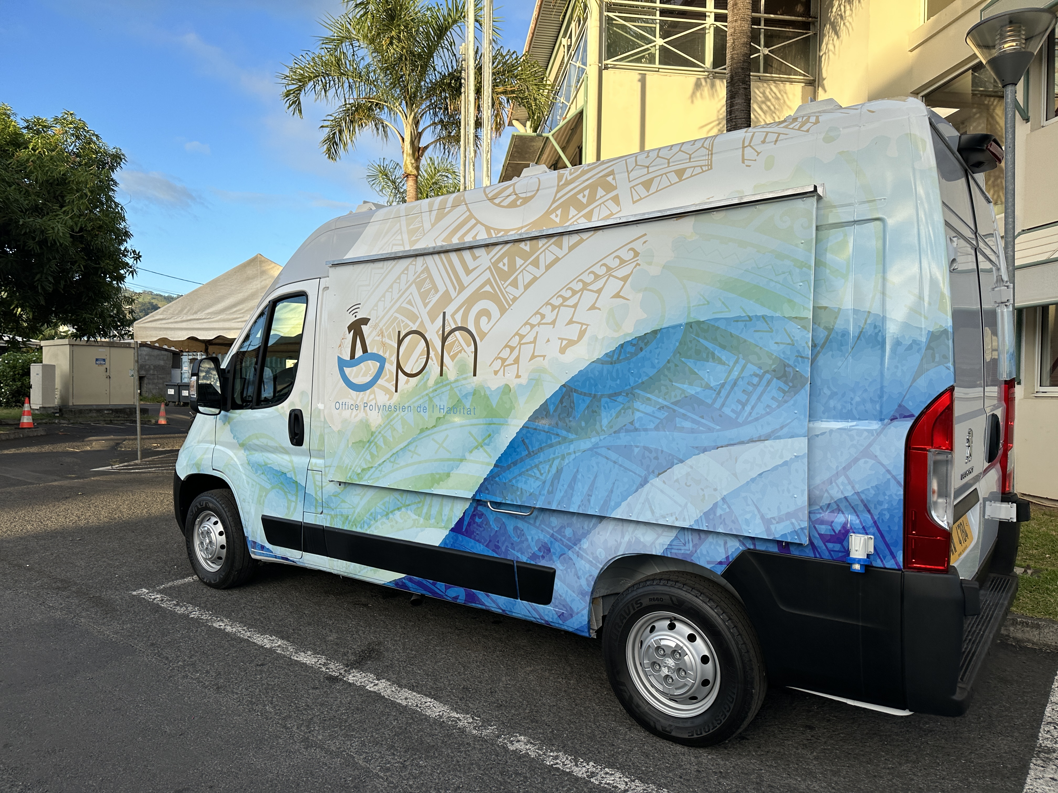 Innovation : L’OPH inaugure sa première agence mobile